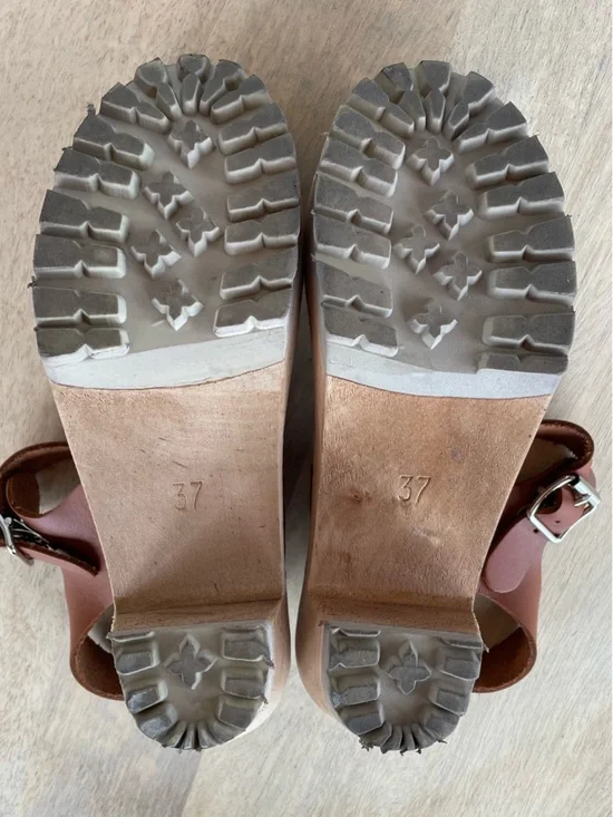 Mia Greta Clogs - Picture 3 of 3